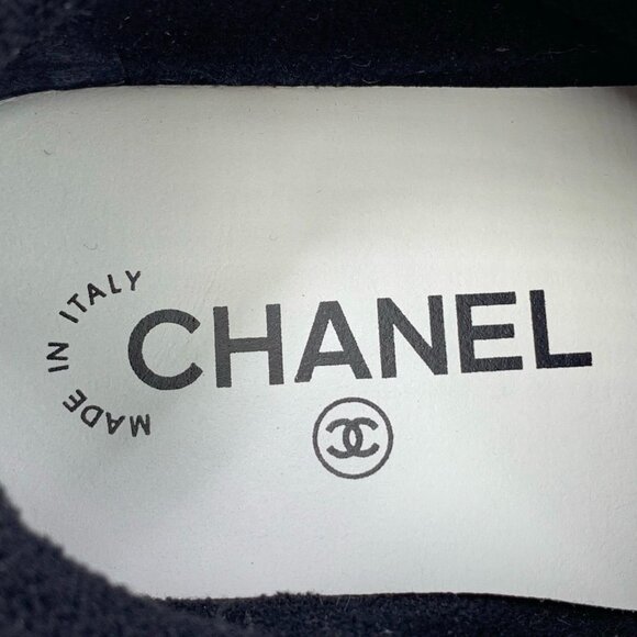 Chanel White Leather Low-Top Sneakers With Black Accents & Logo Detailing - Picture 6 of 8